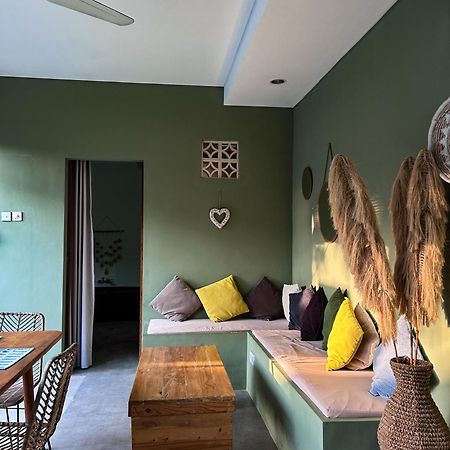 Kiki Village Bathtub And Living Room Canggu  Bagian luar foto