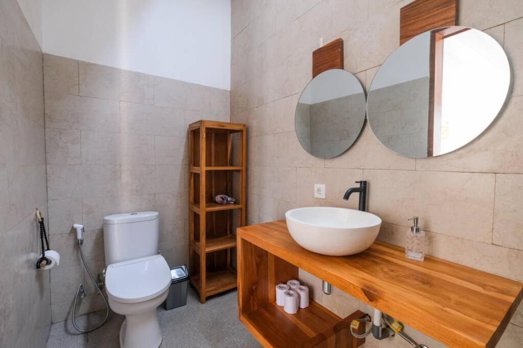 Kiki Village Bathtub And Living Room Canggu  Bagian luar foto