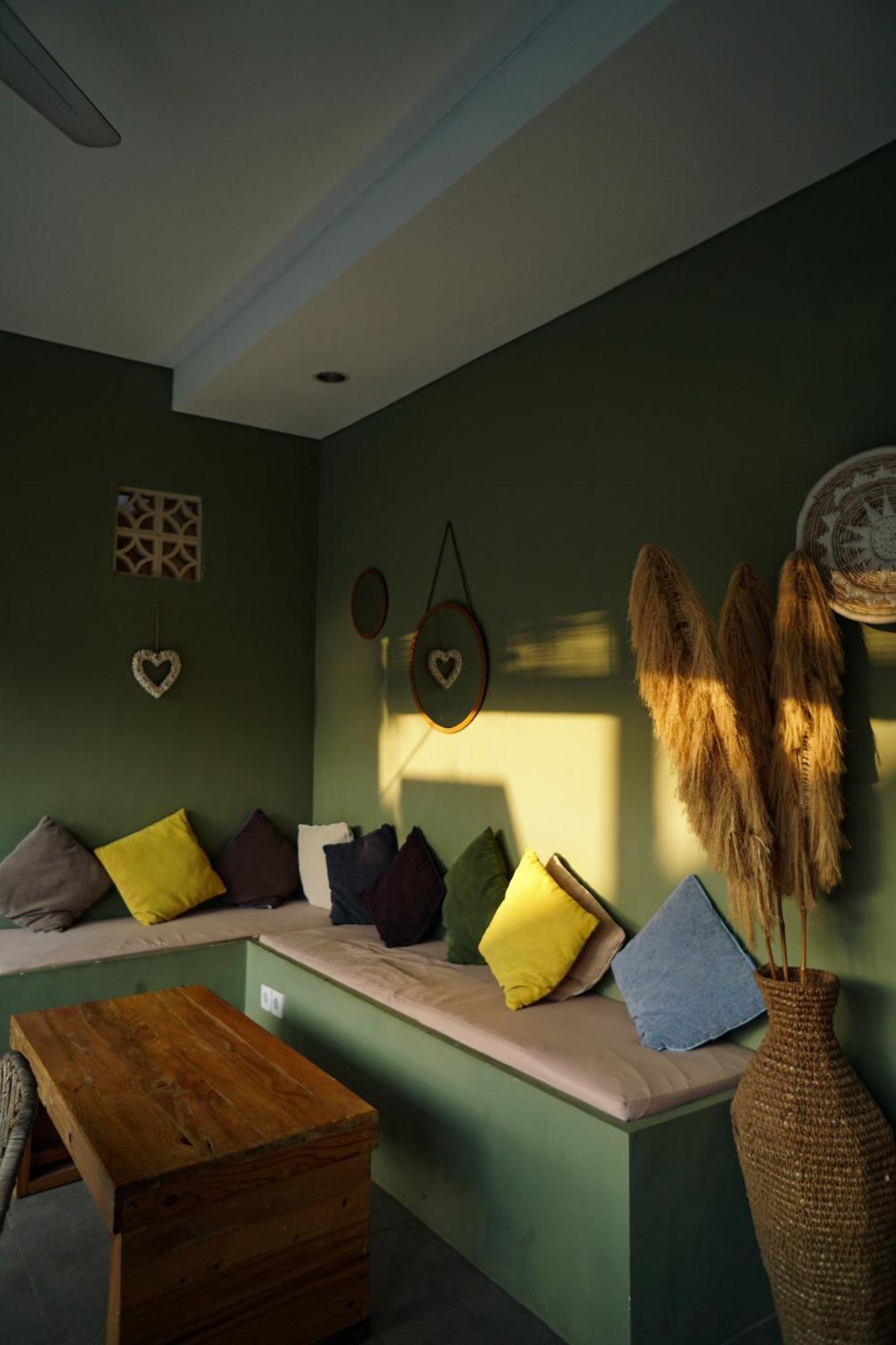 Kiki Village Bathtub And Living Room Canggu  Bagian luar foto