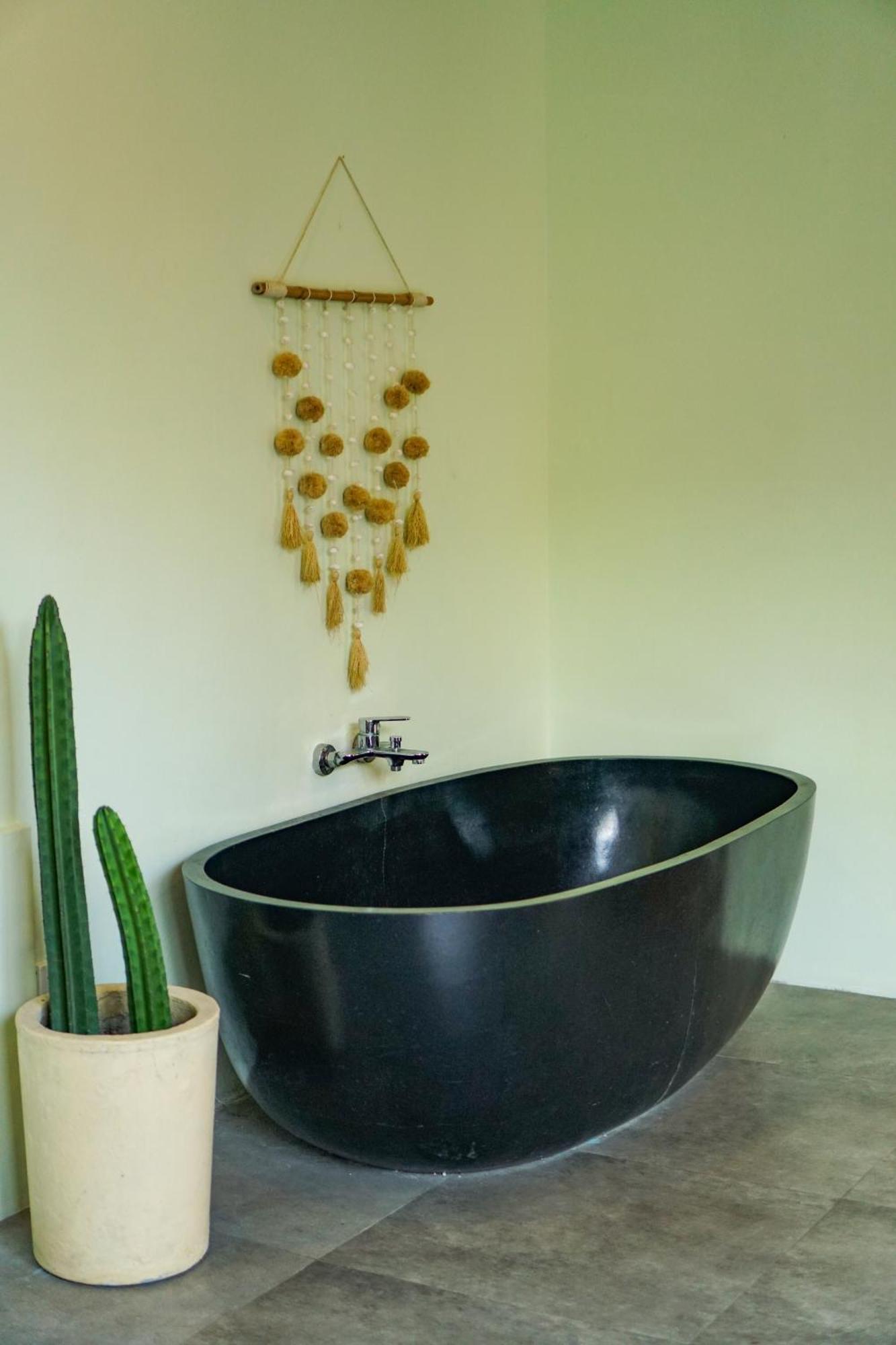 Kiki Village Bathtub And Living Room Canggu  Bagian luar foto