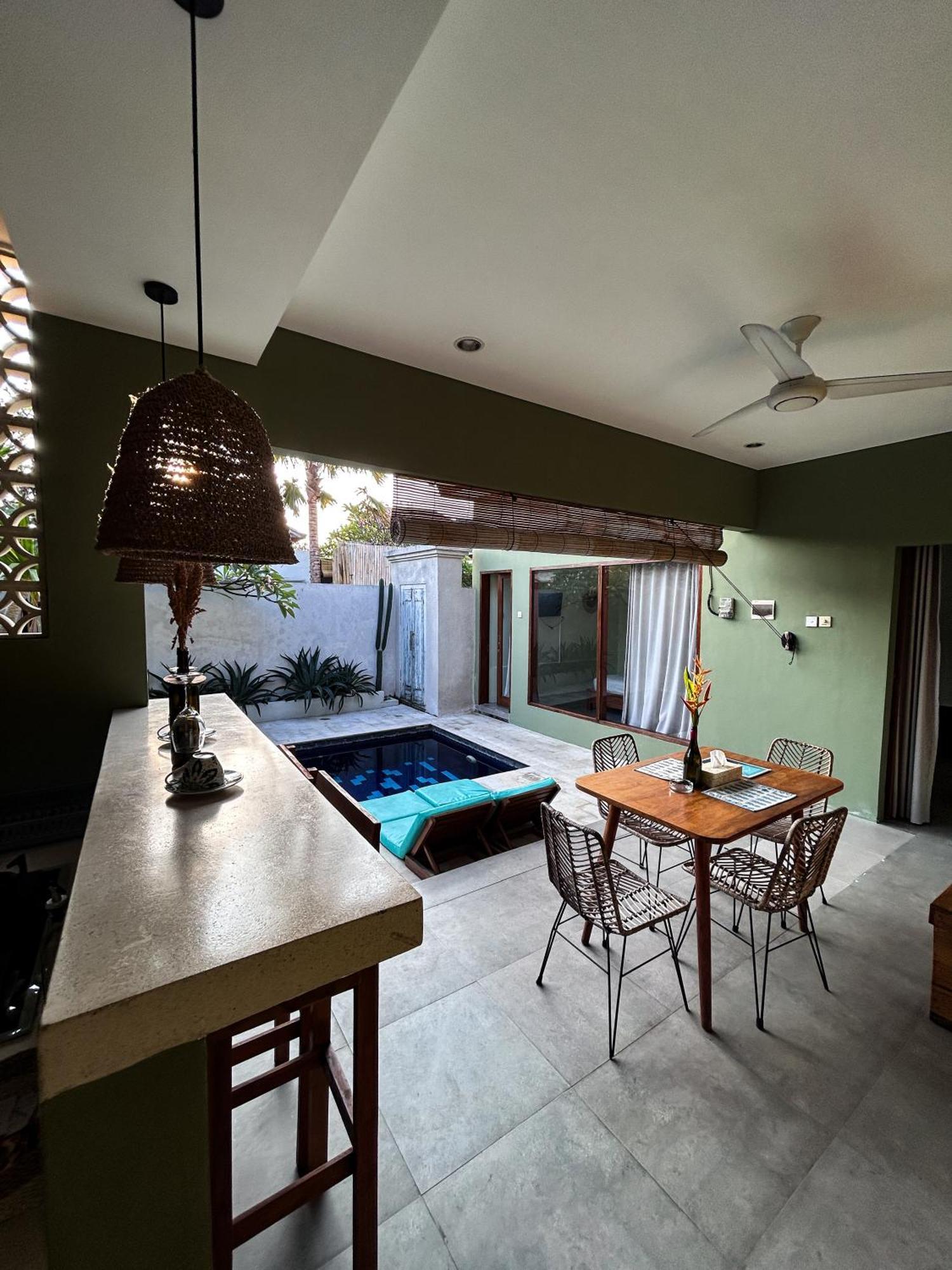 Kiki Village Bathtub And Living Room Canggu  Bagian luar foto