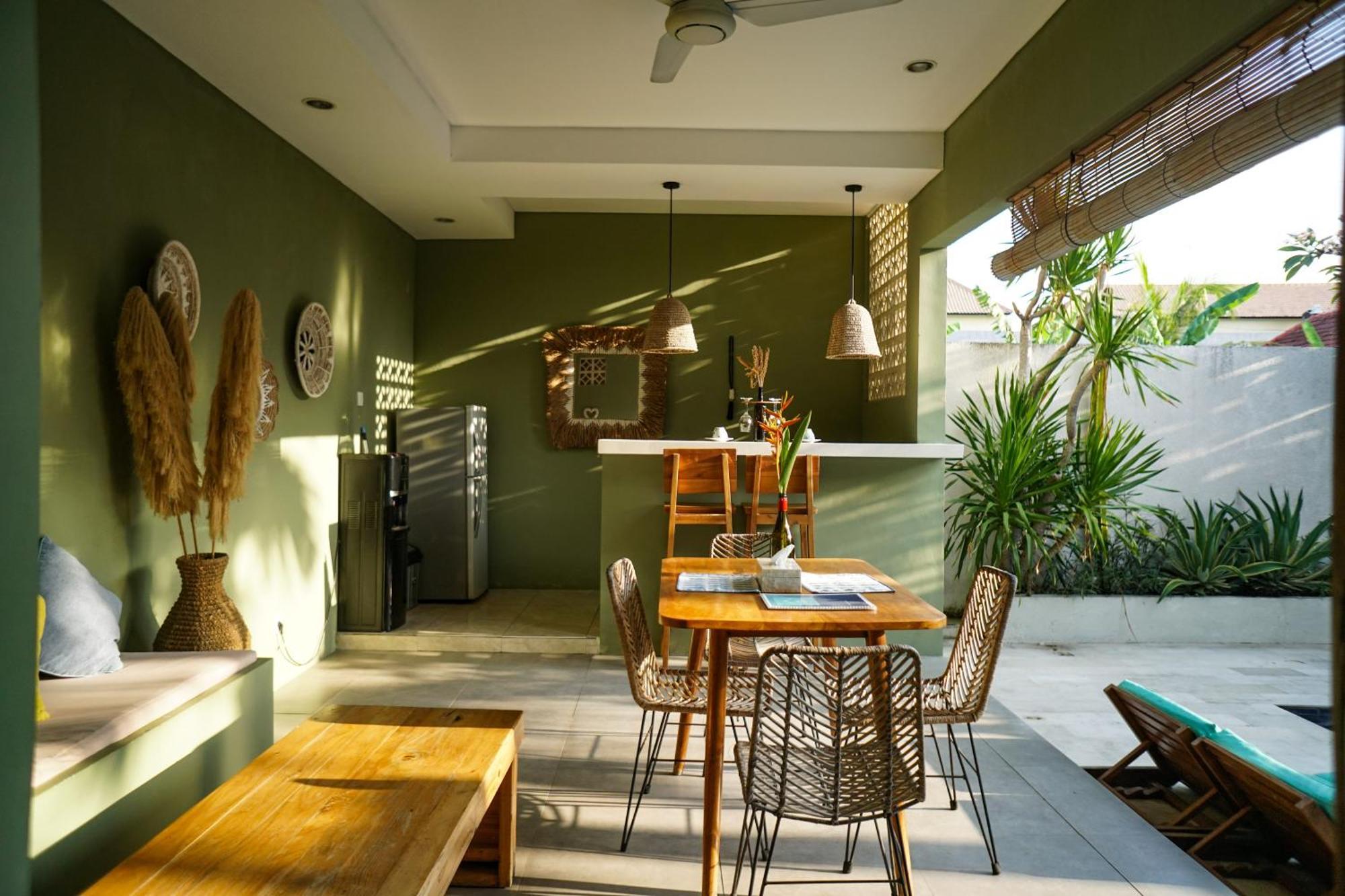 Kiki Village Bathtub And Living Room Canggu  Bagian luar foto