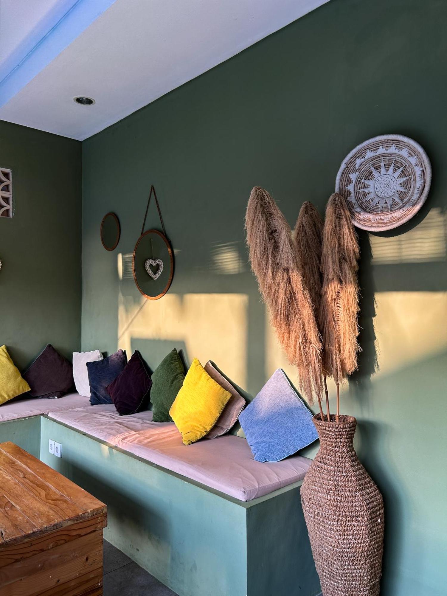 Kiki Village Bathtub And Living Room Canggu  Bagian luar foto